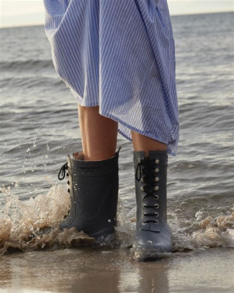 Top 10 Best Rain Boots Brands - toplist.info