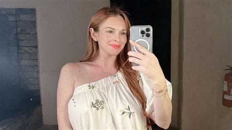 Lindsay Lohan Erstes Bild nach der Geburt in Wochenbett Unterwäsche