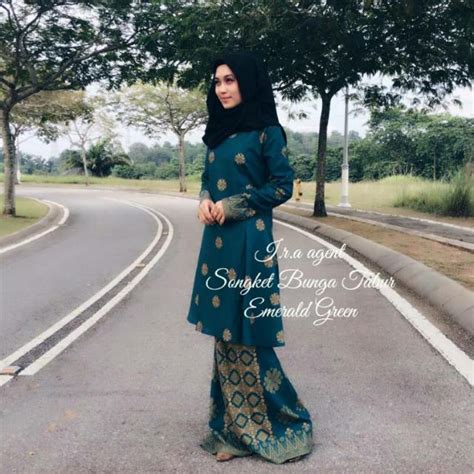 Songket Bunga Tabur Women S Fashion Muslimah Fashion Baju Kurung