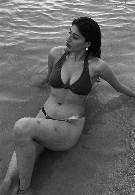 Shreya Mehta Navel In Bikini R NavelNSFW
