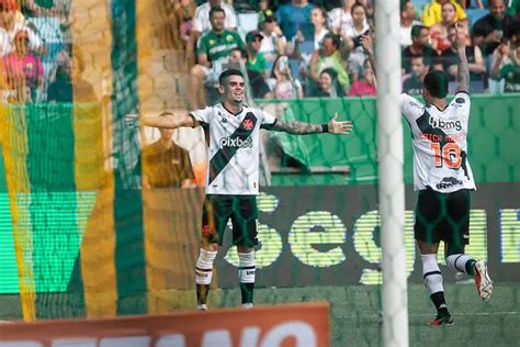 Gabriel Pec Foi O Jogador Que Mais Atuou A Camisa Do Vasco Em 2023