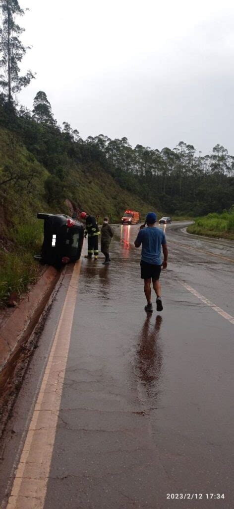 Itabirito Br Carro Tomba Na Serra Da Santa Veja Fotos