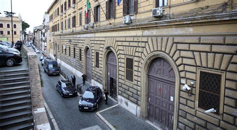 Il Mistero Di Carmine Morto In Carcere A Roma Un Testimone