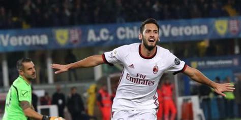 L Inter Ufficializza Calhanoglu Ha Firmato Un Triennale Giornale Di