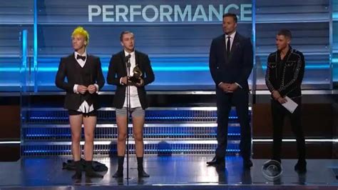 Twenty One Pilots Accepts Best Pop Duo Award In Their Underwear Grammys 2017 Twenty One