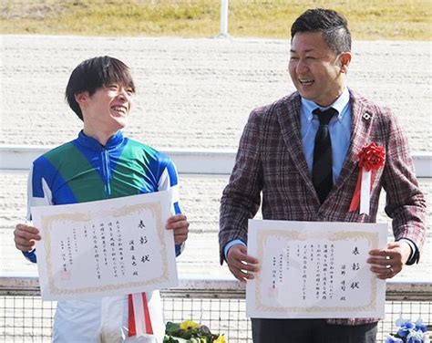 女性ジョッキー、華麗に競演（笠松競馬） 岐阜新聞デジタル