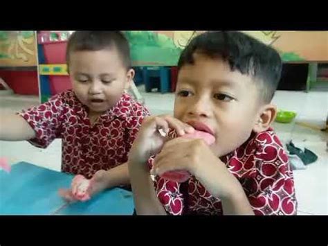 Mengenalkan Jajanan Tradisional Dadar Gulung Di Tk Cipta Insani Youtube