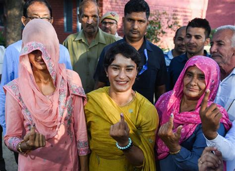 Vinesh Phogat Wins Debut Election Defeats BJP S Yogesh Kumar In