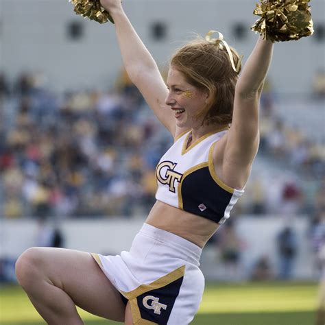 Georgia Tech Cheergirls 2004 - GaTechvWF05_04