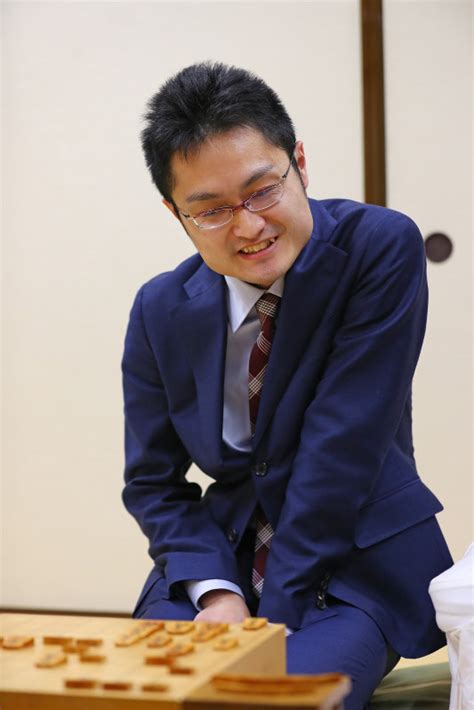 将棋：名人戦、稲葉八段が初挑戦 20代対決に [写真特集8 11] 毎日新聞