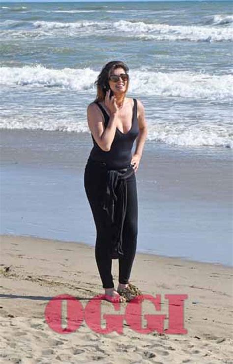 Elisa Isoardi Bikini In Mostra Al Mare La Conduttrice Splendida