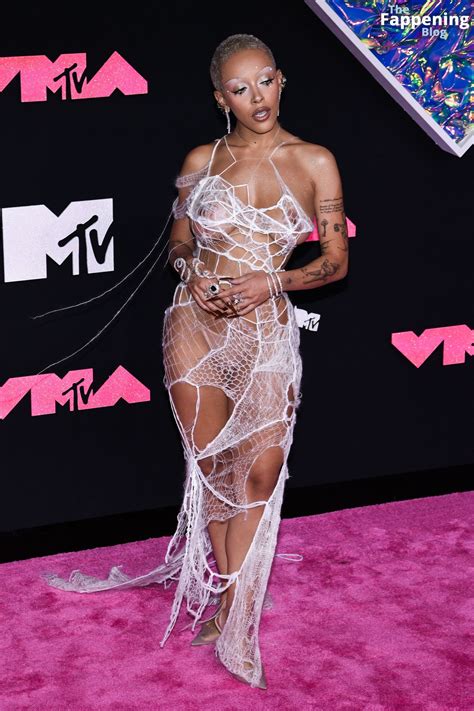 Doja Cat Flashes Her Nude Boobs In A See Through Outfit At The Mtv