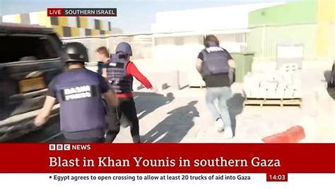 Dramatic Moment Bbc Foreign Correspondent Lyse Doucet Flees Live