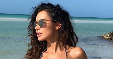Natalia Siwiec publikuje seksowne zdjęcia w bikini z plaży