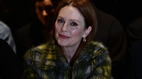 Ilona Staller E Julianne Moore Alla Sfilata Bottega Veneta L Insolito