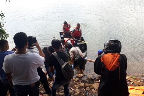 Foto Sesosok Mayat Ditemukan Dengan Kondisi Terikat Tali Berpemberat