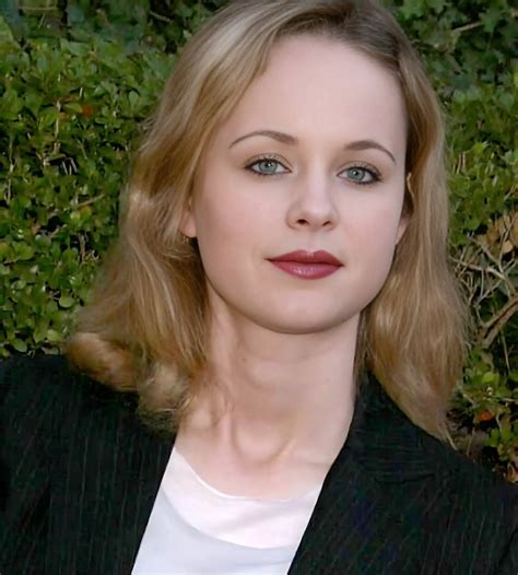 Thora Birch Actress Age Wikipedia Videos Biography Height Weight Net Worth And More