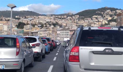 Genova Incidente In Sopraelevata Traffico In Tilt Primocanale It