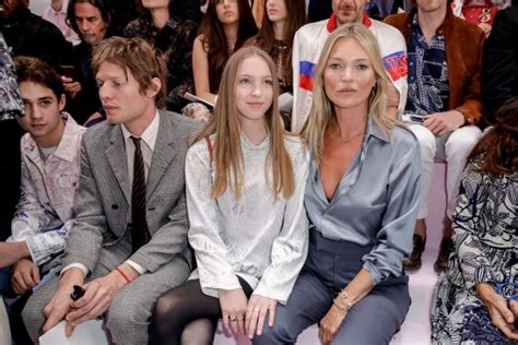 PHOTOS Kate Moss duo complice avec sa fille Lila Grace à la Fashion