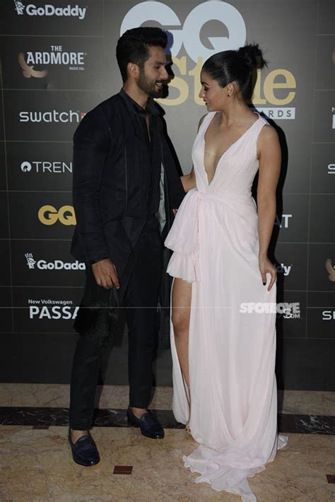 Alia Bhatt & Shahid Kapoor Share A Shaandaar Hug At The GQ Style Awards ...