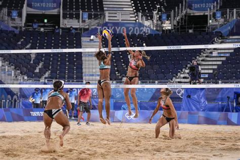 Sin imposición Jugadoras de voleibol de playa prefieren usar bikini El Financiero