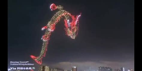 Un Dragon Volant Fait De Drones Lors D Un Festival Chinois Blagues