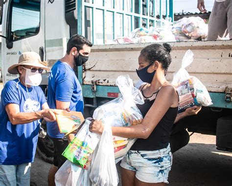 Instituto Sopa Arrecada Brinquedos E Alimentos Para O Natal De Fam Lias