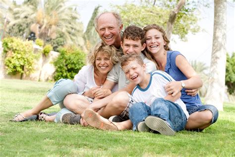 Retrato De Familia Extendida Foto De Stock Get Net