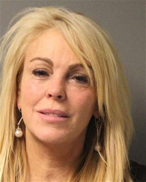 Mãe de Lindsay Lohan é condenada por dirigir alcoolizada