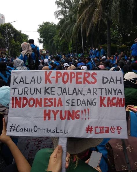 Di Tengah Maraknya Demo Tolak Uu Cipta Kerja Poster Poster K Popers