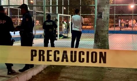 Un niño de 13 años muere electrocutado mientras jugaba futbol en el