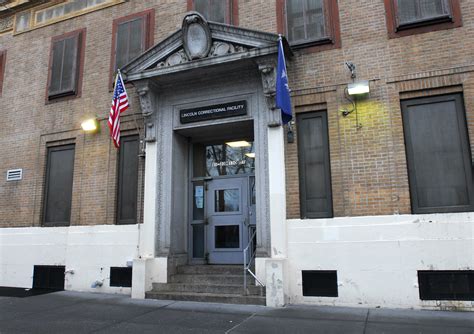 Nyc Migrant Crisis Transforms Shuttered Harlem Jail Jfk Warehouse Into