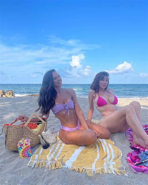 Mandycfit - Just hanging out with my girl 💜💕 @sammyjjo
