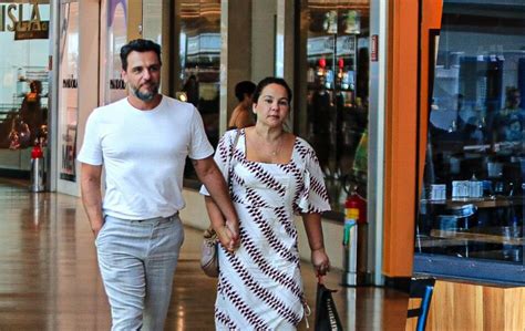 Fotos Casal Rodrigo Lombardi E Betty Baumgarten Passeia Por Shopping