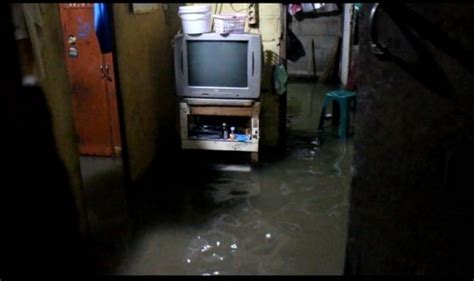 Banjir Genangi Jalan Dan Rumah Warga Di Kota Painan Drainase Yang