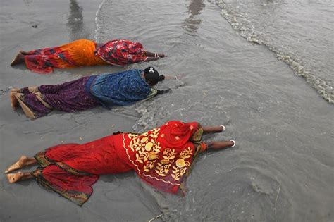 Hindus Hold Mass Ganges Pilgrimage Despite Virus Crisis | Al Bawaba