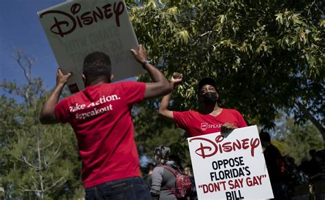 Empleados de Disney protestan contra la polémica ley No digas gay