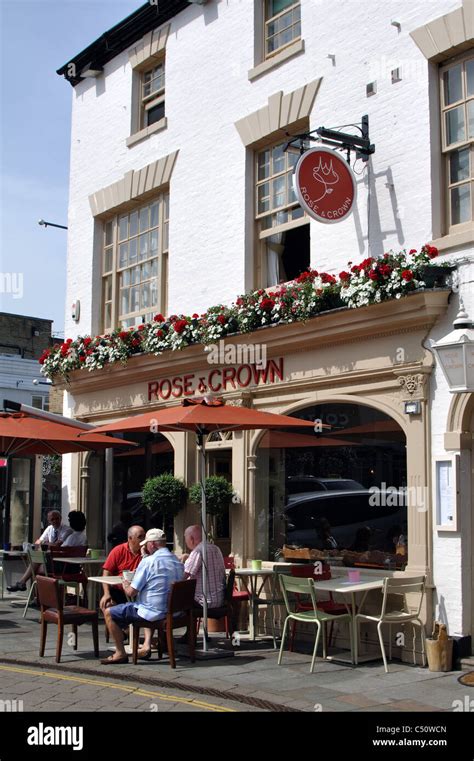 The Rose And Crown Pub Warwick Warwickshire England Uk Stock Photo