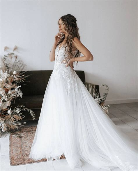 Gorgeous Floral Lace A Line Wedding Dress With Plunging V Neckline