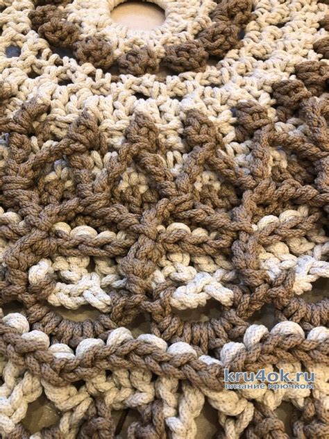 Вязаный ковер из полиэфирного шнура. Работа Любови Кульминской