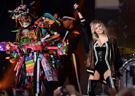 Photos Fergie toujours aussi hot à 41 ans elle fait monter la