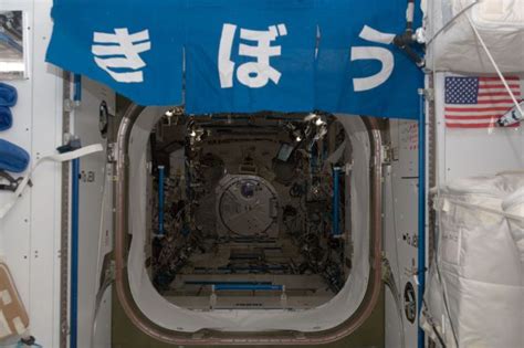 朝日新聞デジタル：ハーモニーからみた「きぼう」船内実験室の内部＝2012年9月16日 国際宇宙ステーション（iss）日本実験棟「きぼう」（17 21） 写真特集