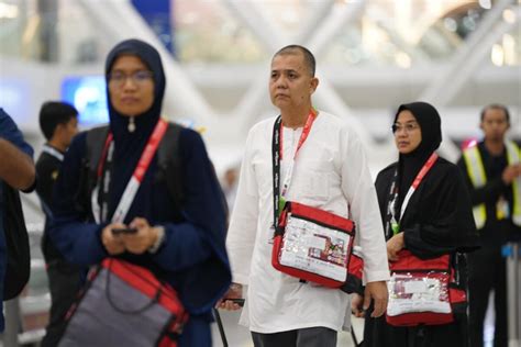 Kumpulan Pertama Jemaah Haji Berlepas Ke Tanah Suci Malam Tadi