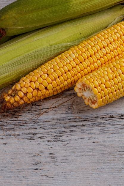 Premium Photo | Corn cobs