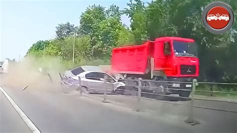 25 Unbelievable Moments Of Idiots In Cars Caught On Dashcam YouTube