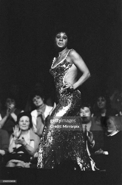 Shirley Bassey Performing On Stage In Concert At Newcastle City Hall