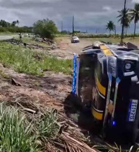 Motorista do Samu é atropelado em acidente envolvendo dois carros