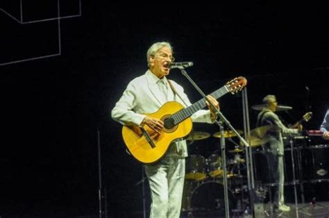 Caetano Se Emociona Ao Cantar Em Homenagem A Carlos Lyra E Explica