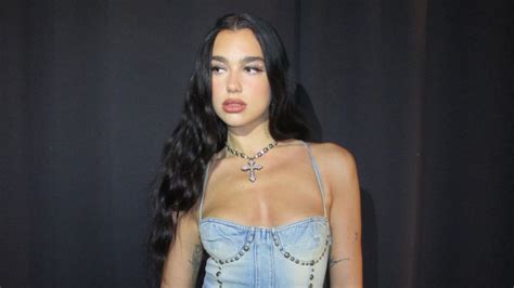 Dua Lipa Seduce En Redes Con Entallado Vestido De Transparencias Para