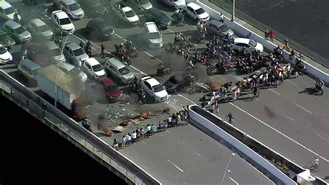 V Deo Protesto Fecha Ponte E Provoca Engarrafamento Perto De Shopping